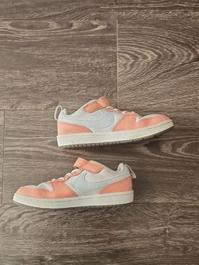 Nike Kids Peach & White Low-Top Sneakers with Hook-and-Loop Strap SZ 1Y